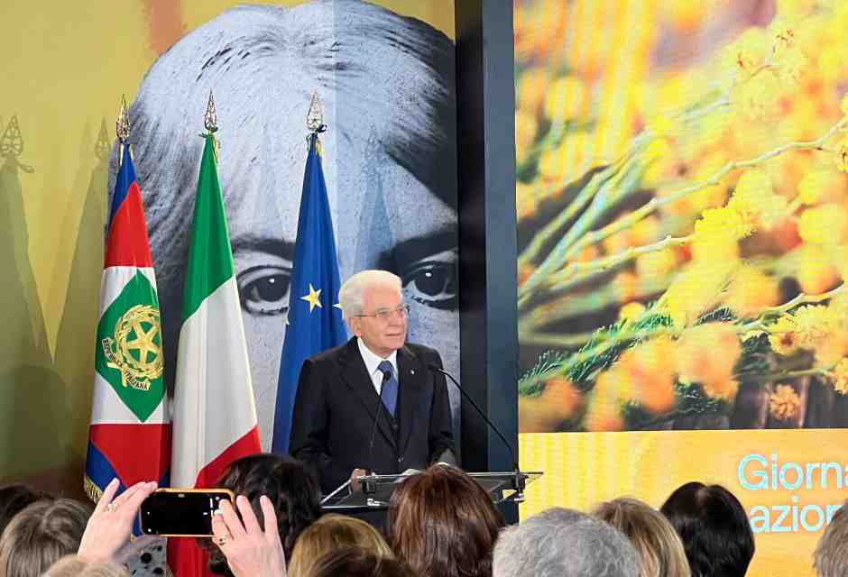 Mattarella: "Troppe inaccettabili molestie e discriminazioni verso le donne"