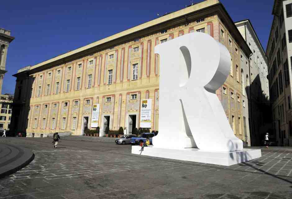 La lezione di Rep. su dossieraggio e deontologia. Con effetti surreali