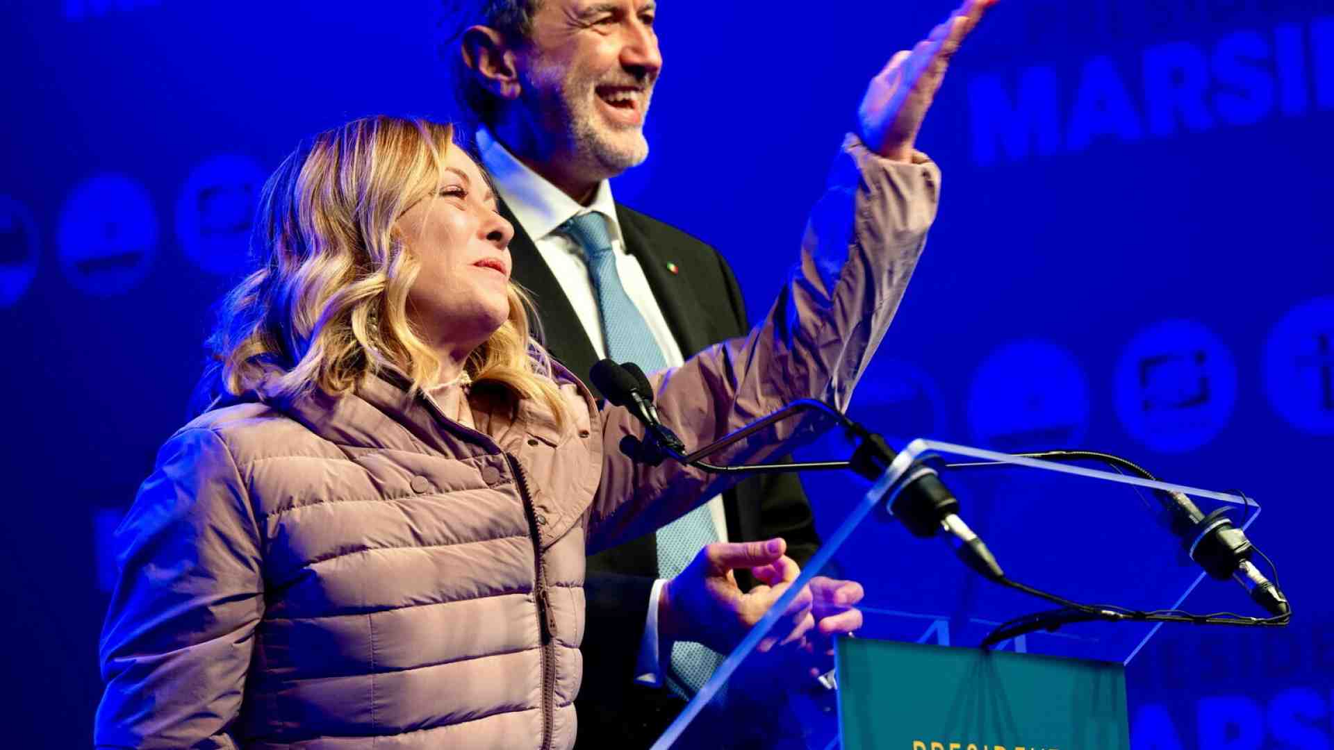 Se si votasse sui social in Abruzzo vincerebbe Marsilio