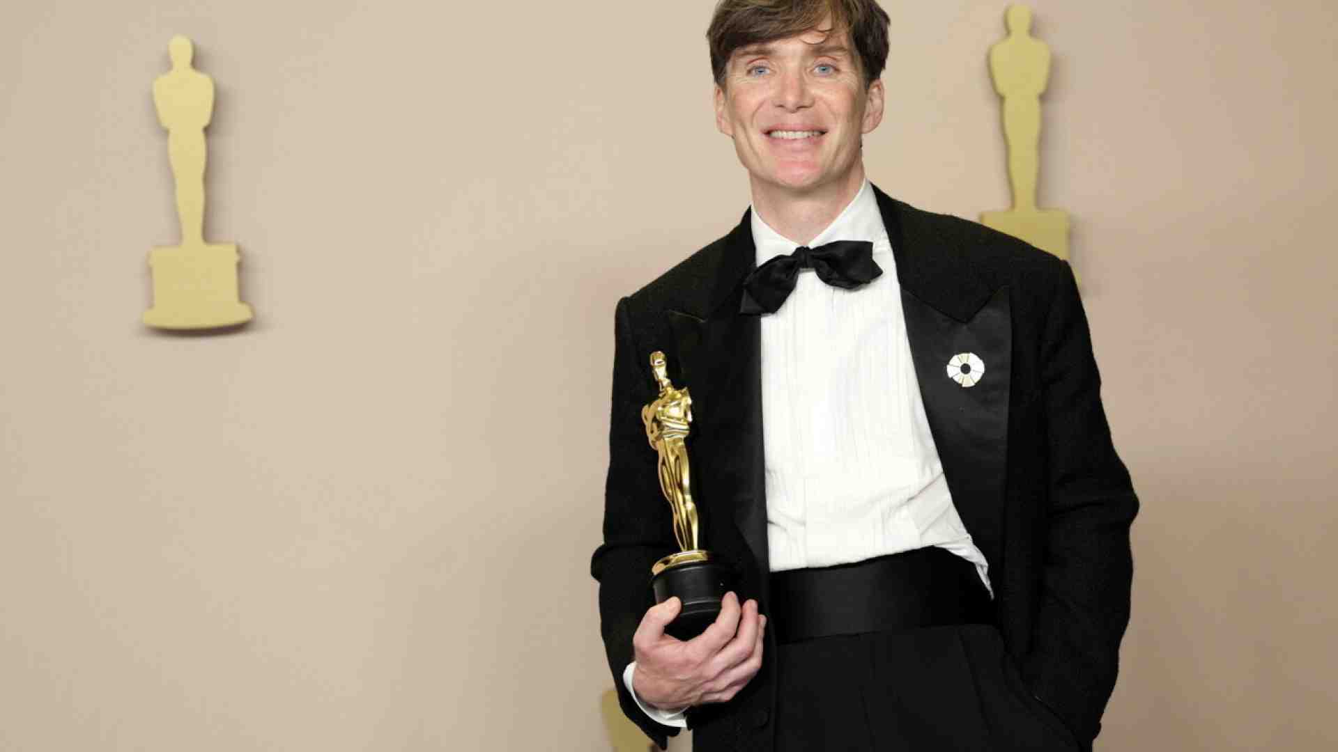 Viva lo smoking creativo degli attori sul red carpet