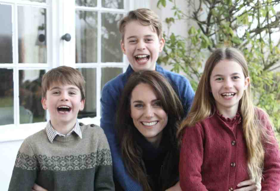 La principessa Kate si scusa per la “confusione" sulla foto di famiglia modificata