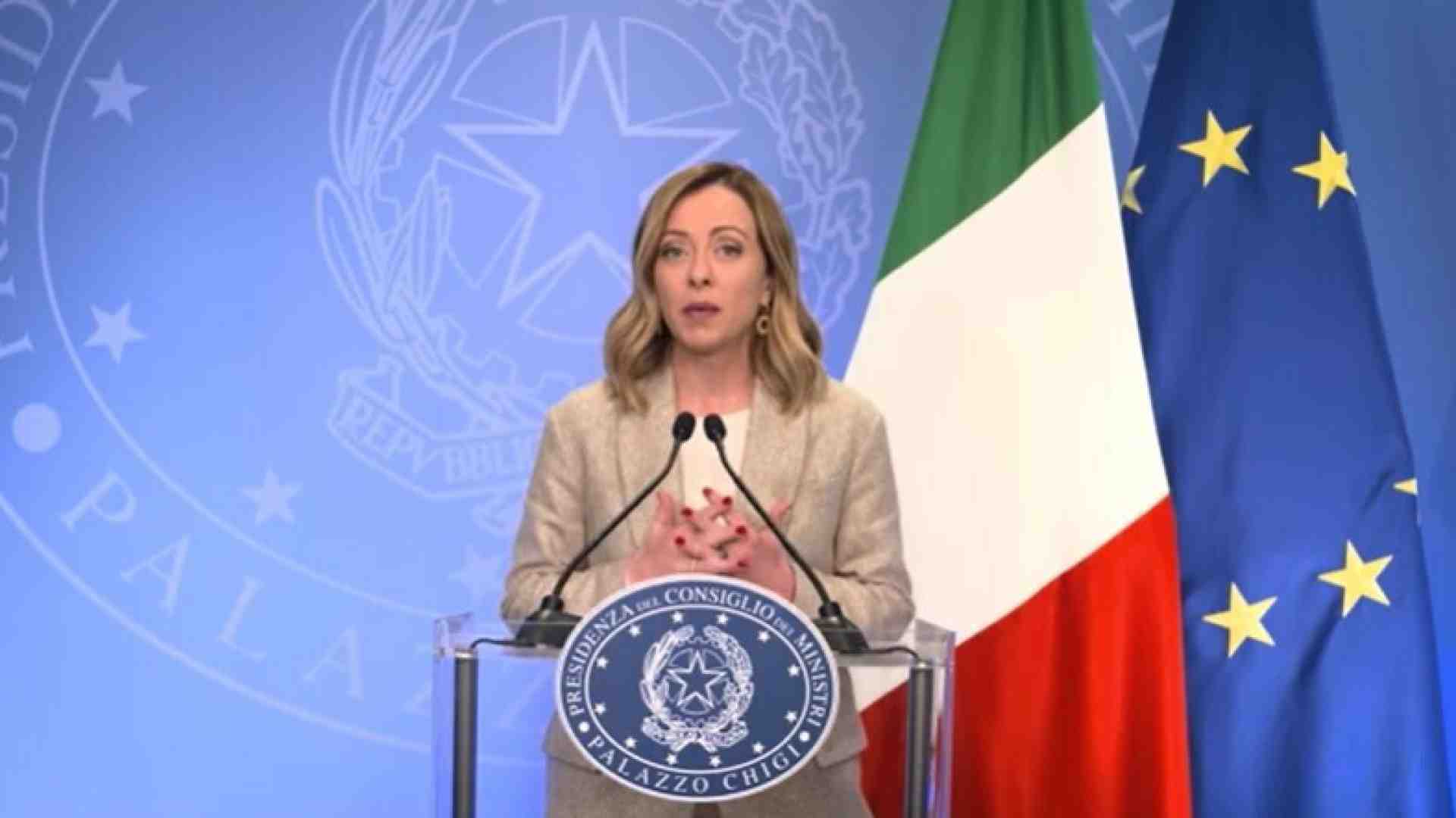 Meloni annuncia una nuova legge e un miliardo di euro per l'intelligenza artificiale