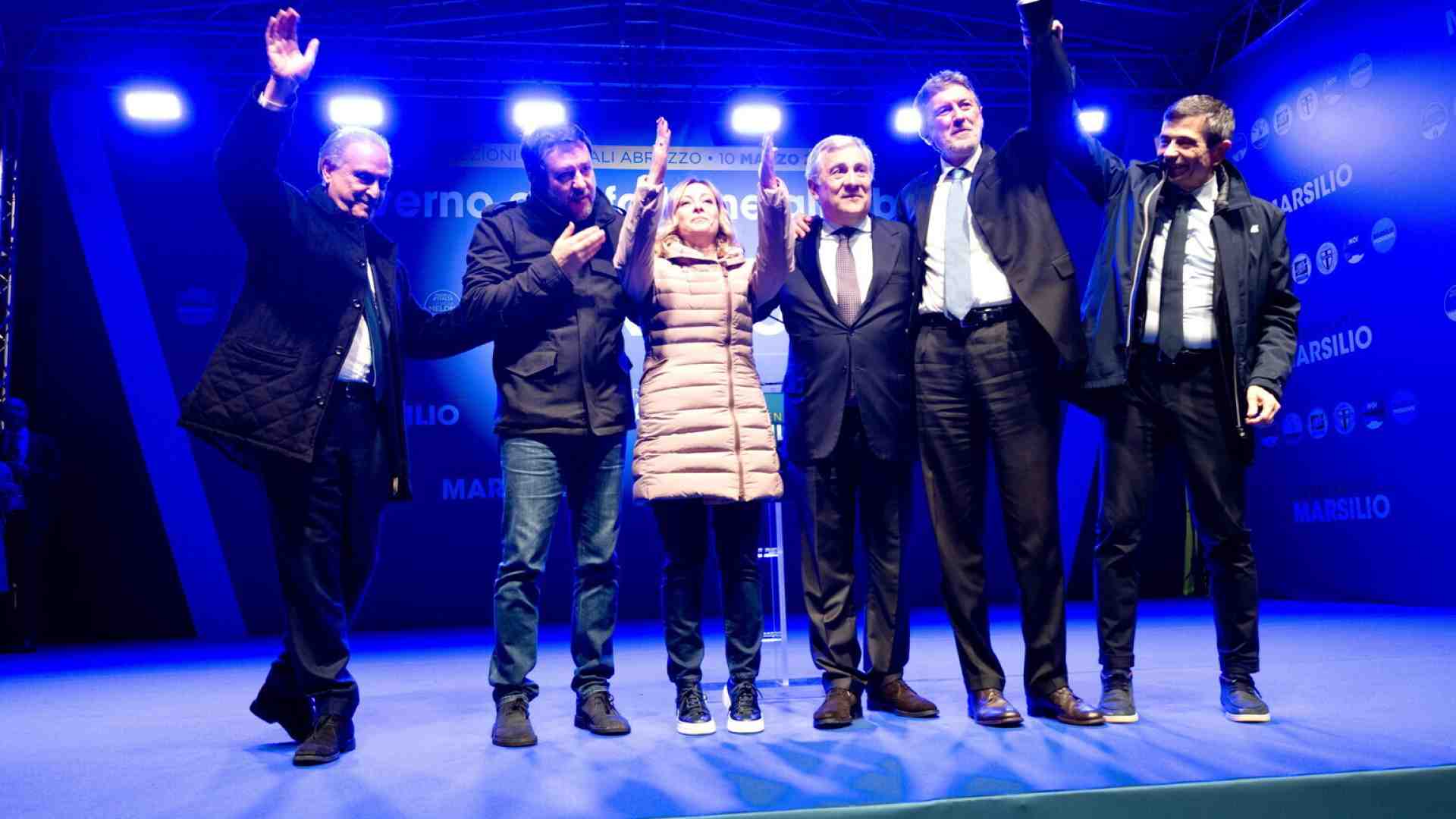 Meloni: "Ok l'Abruzzo, ma non culliamoci sugli allori". E dice no a Salvini sulla commissione dossieraggio