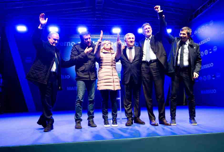 Meloni: "Ok l'Abruzzo, ma non culliamoci sugli allori". E dice no a Salvini sulla commissione dossieraggio