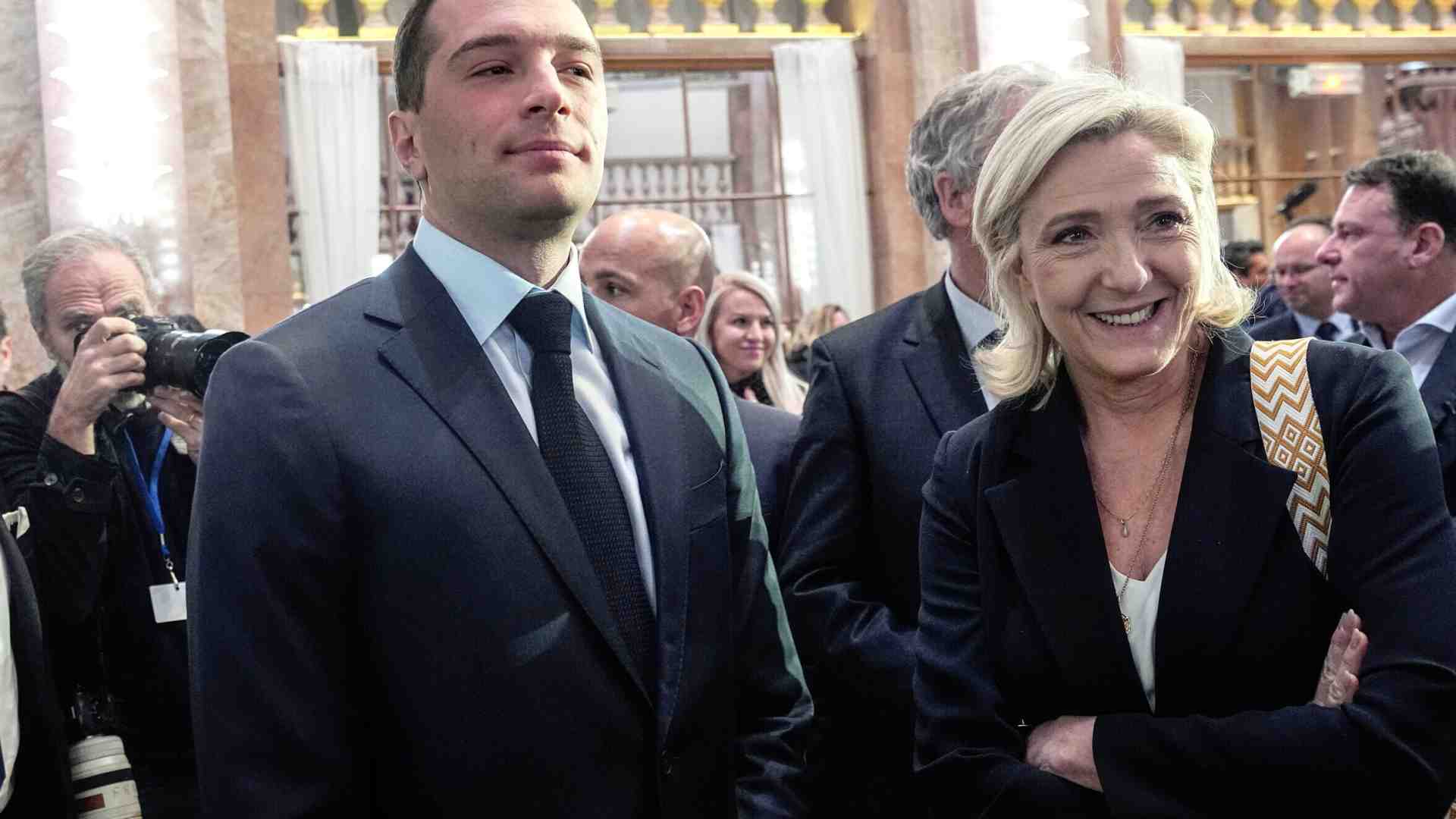 I lepenisti si astengono sugli aiuti a Kyiv contro Macron “bellicoso”