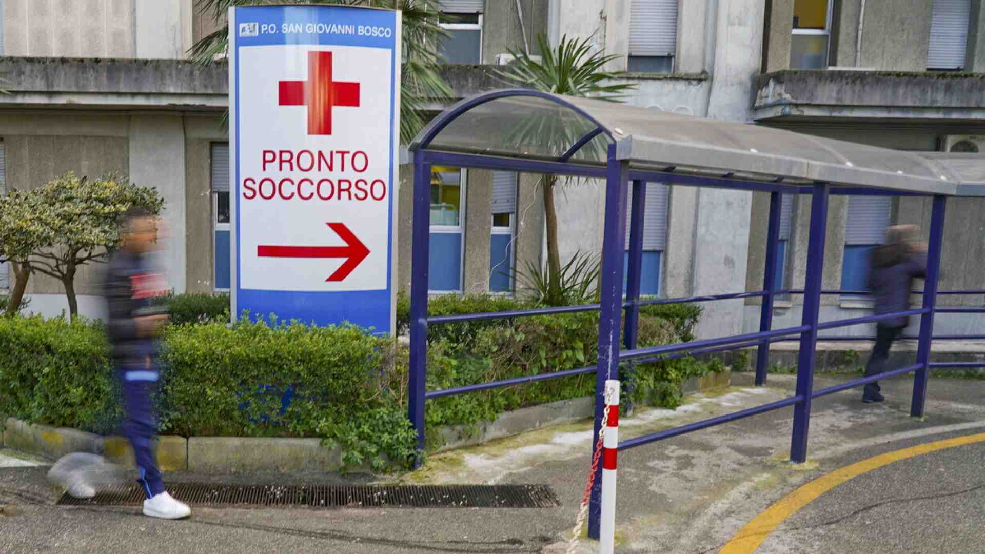 Fare del medico un pubblico ufficiale per tutelare una categoria sotto attacco