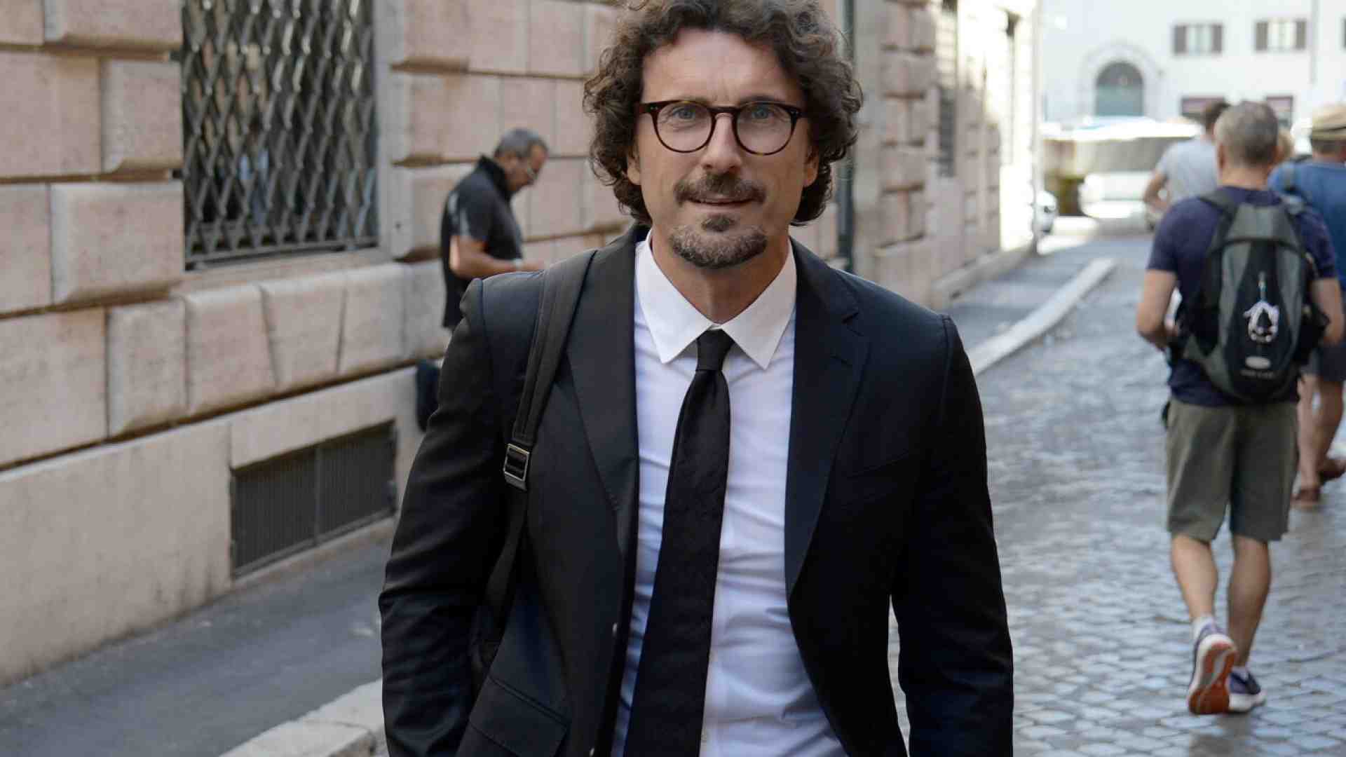 Toninelli e la politica delle "emozioni forti"