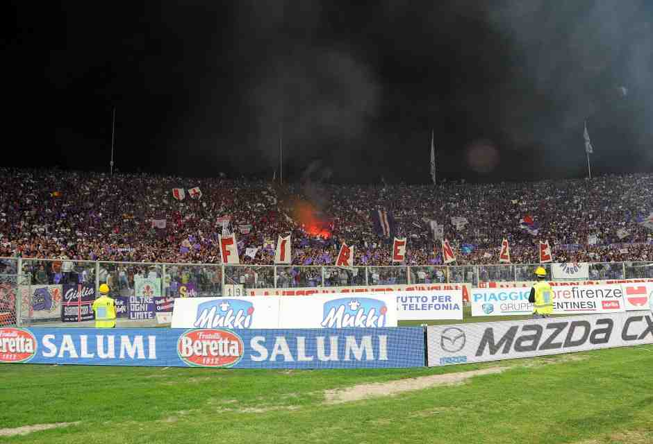 La Curva Fiesole della Fiorentina contro il Maccabi: prima del calcio viene l’identità nazionale