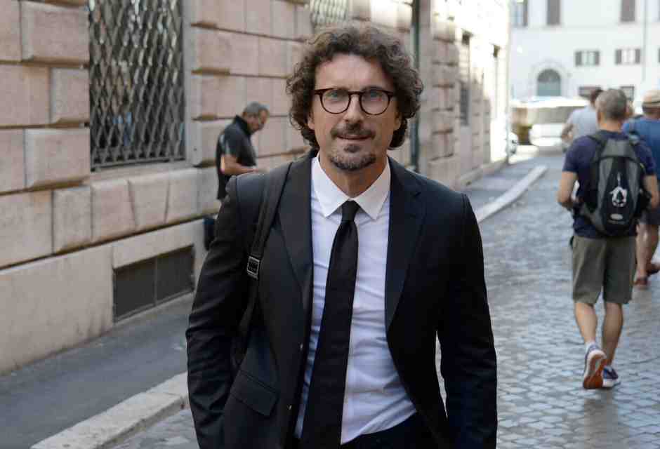 Toninelli e la politica delle "emozioni forti"