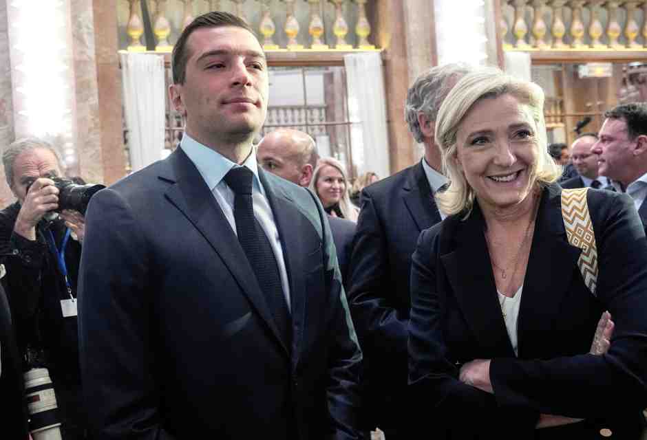 I lepenisti si astengono sugli aiuti a Kyiv contro Macron “bellicoso”