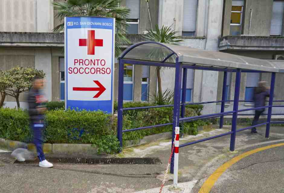 Fare del medico un pubblico ufficiale per tutelare una categoria sotto attacco