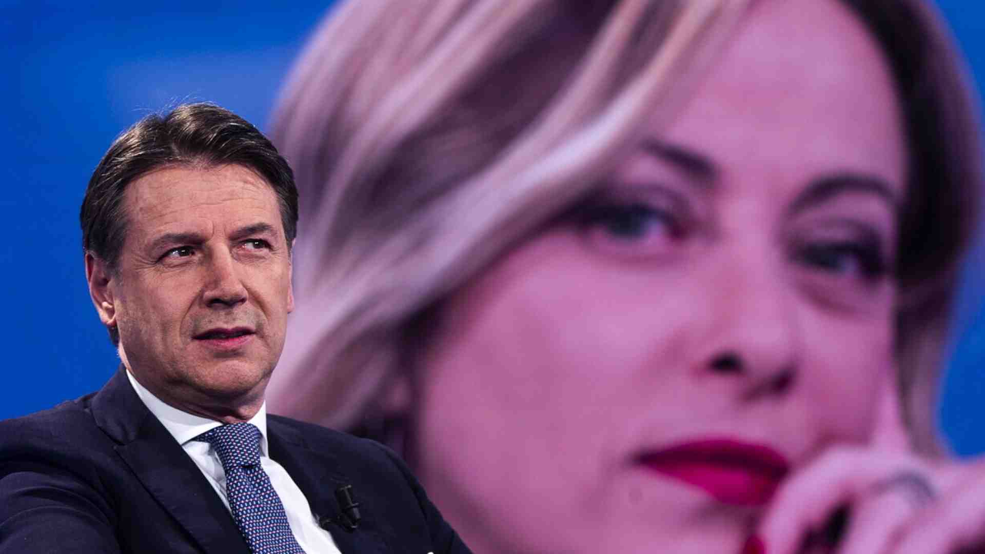 Dopo la "patria", la lezione sulla "sovranità". Lo strano dialogo del M5s con la destra