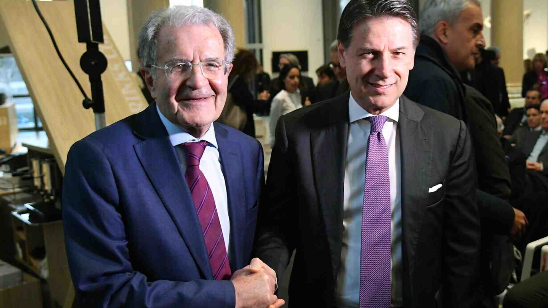 Prodi a Conte: "Unitevi o continuerete a perdere". Differenze e analogie fra i due ex premier