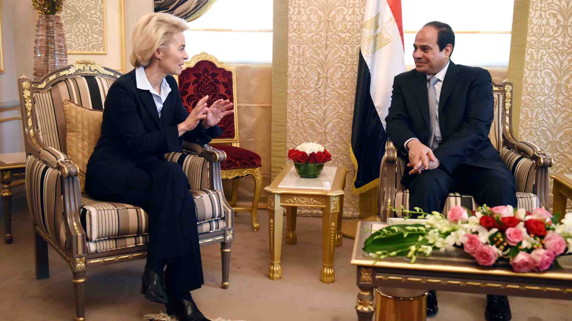 Al Sisi come Saied (ma con più soldi). Von der Leyen e Meloni volano al Cairo