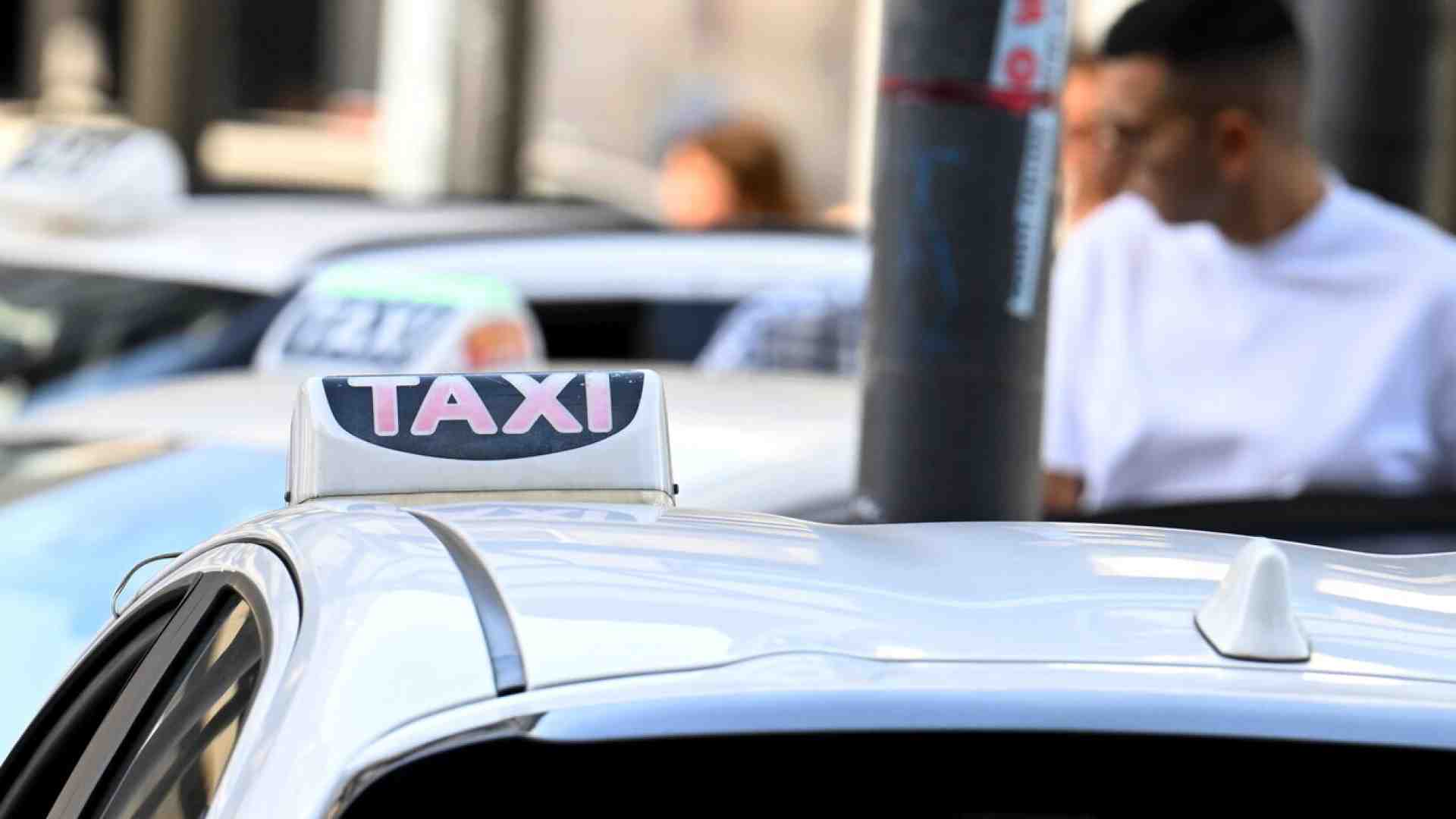 Così gli Ncc della Calabria possono cambiare i taxi a Milano