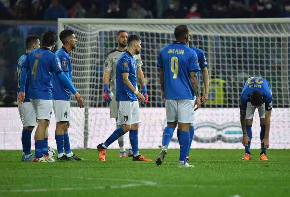 Dio, calcio e famiglia: si fa politica anche con le maglie per gli Europei