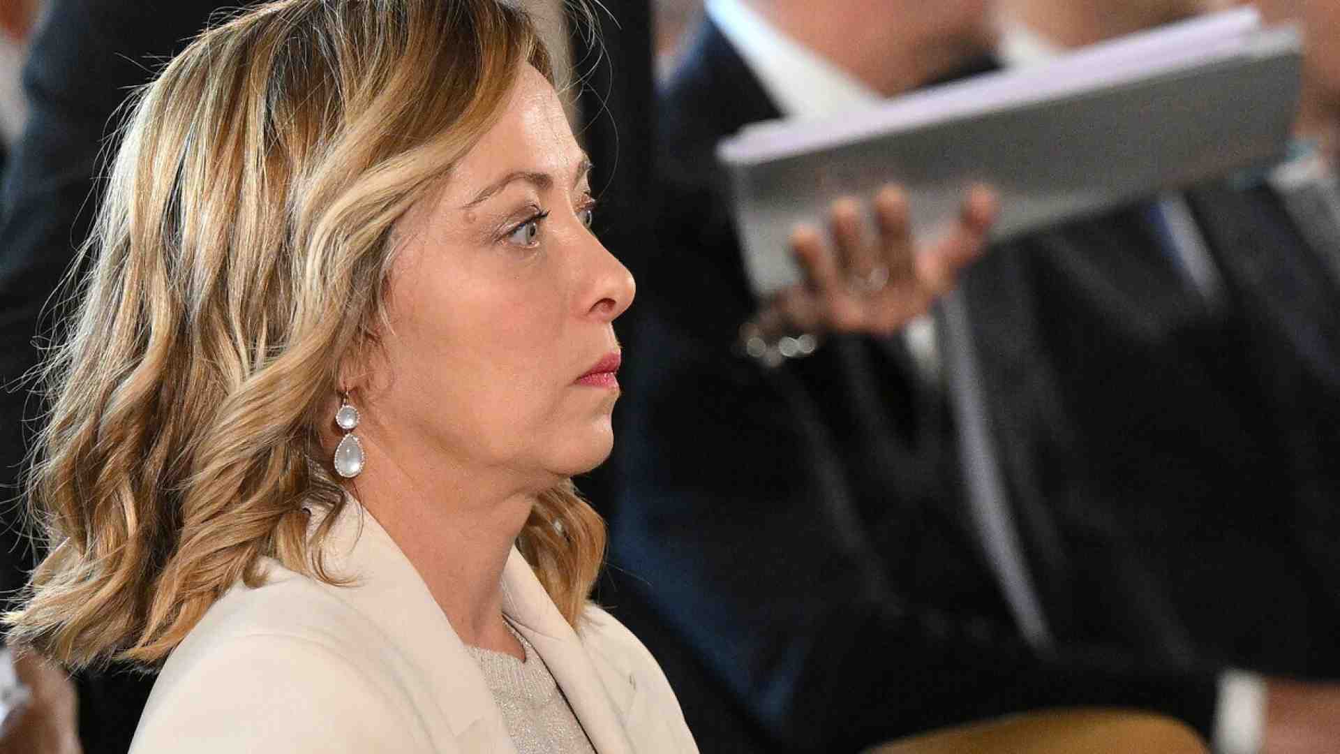 Fratelli d'Italia cala ancora nei sondaggi. Il Pd cresce ma resta lontano