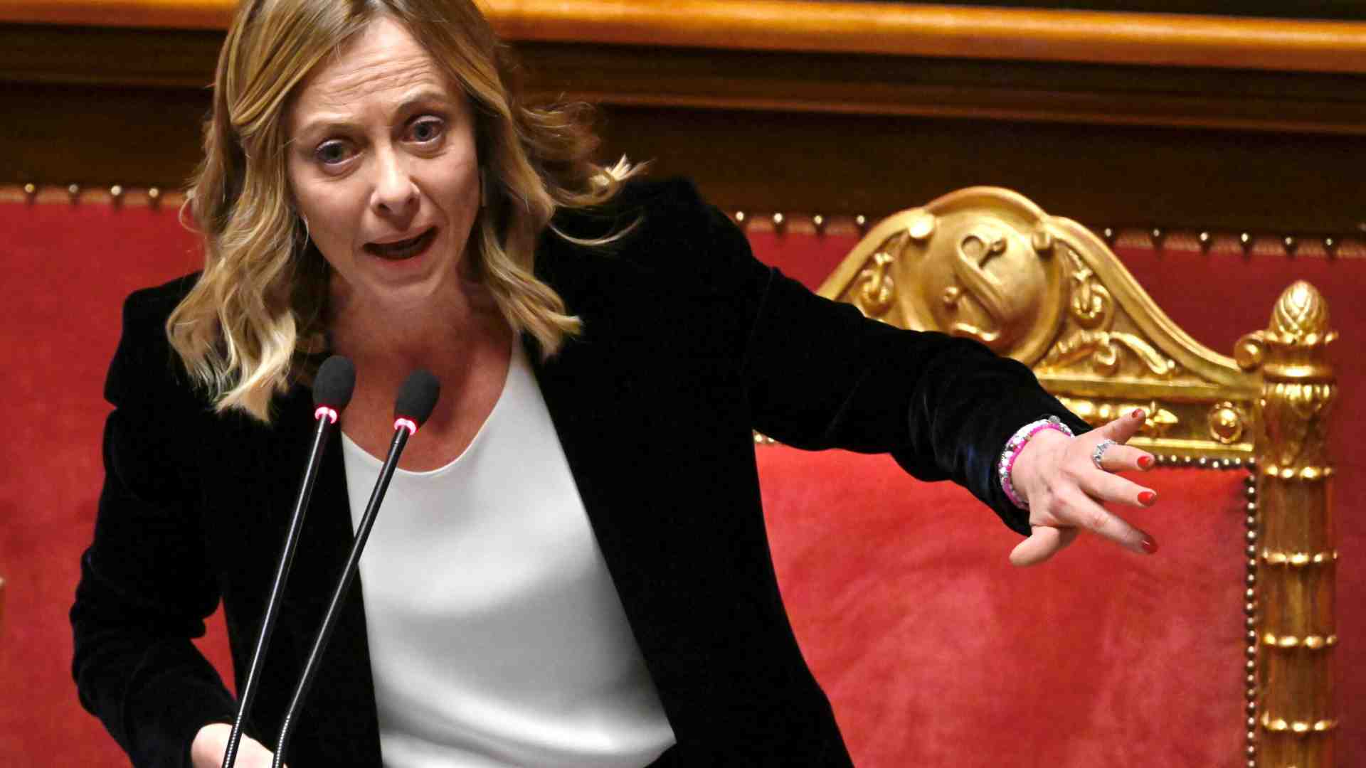 Meloni in Senato: "Contrari all'invio di truppe in Ucraina. Navalny non sarà dimenticato"