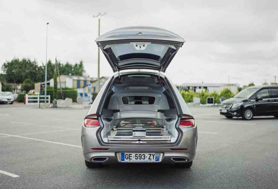 Quello che protestava fuori dall'obitorio