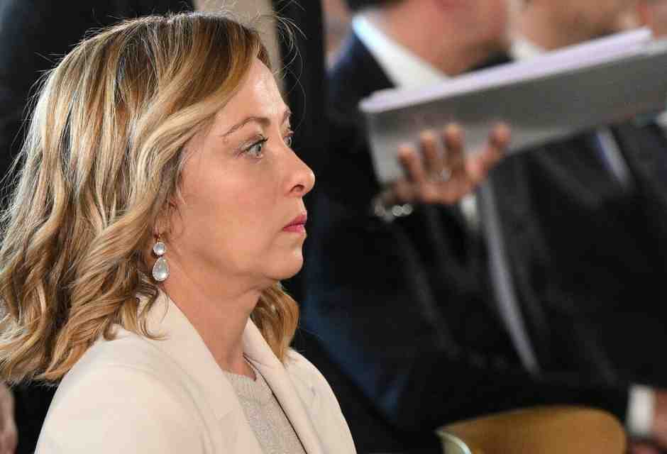 Fratelli d'Italia cala ancora nei sondaggi. Il Pd cresce ma resta lontano