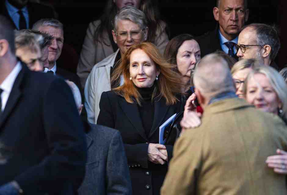 “A man is a man”. Rowling non si piegherà al bavaglio del gender