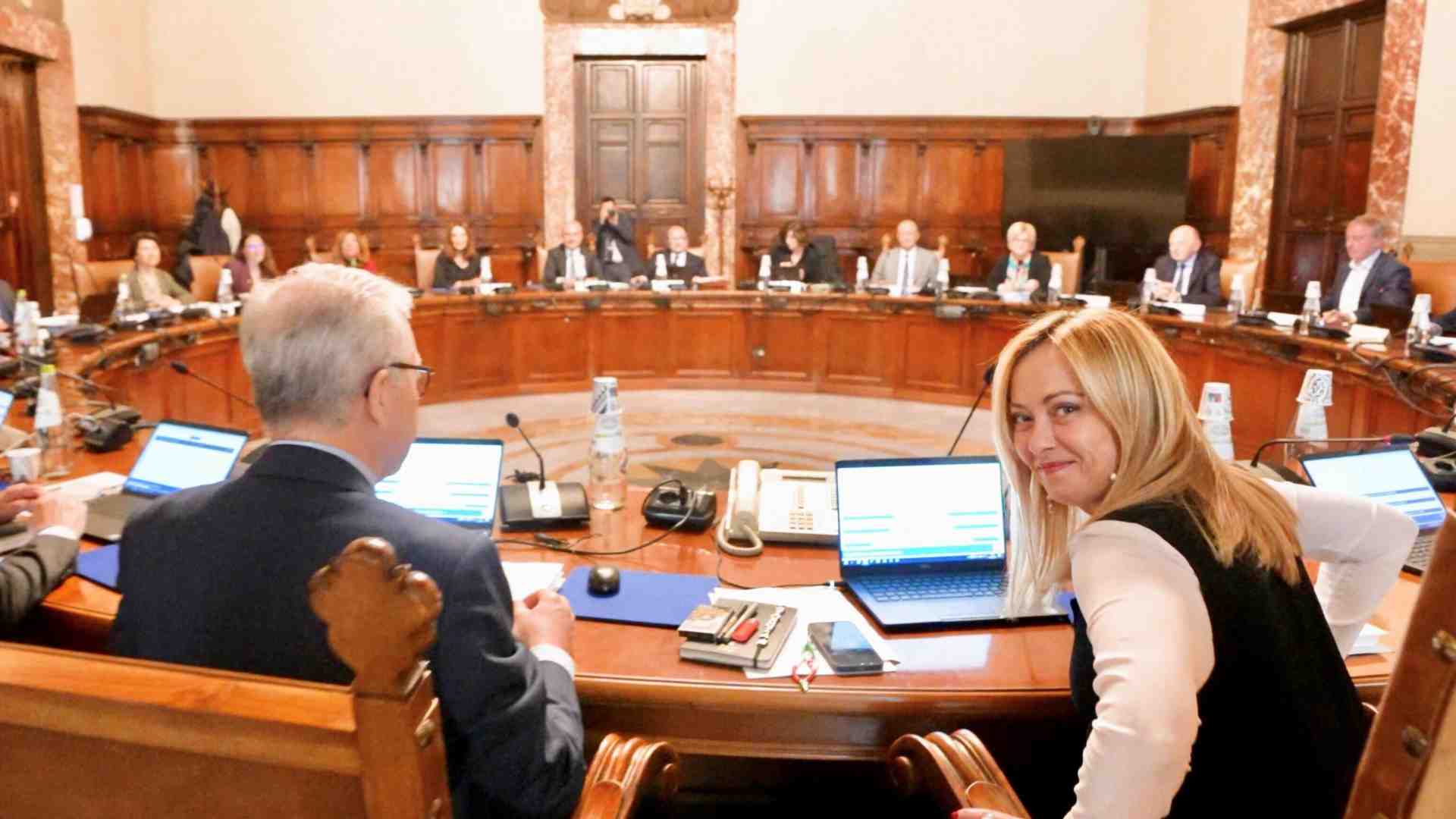 La zona rossa di Meloni: Cdm con ingressi contingentati e aree off limits contro le fughe di notizie