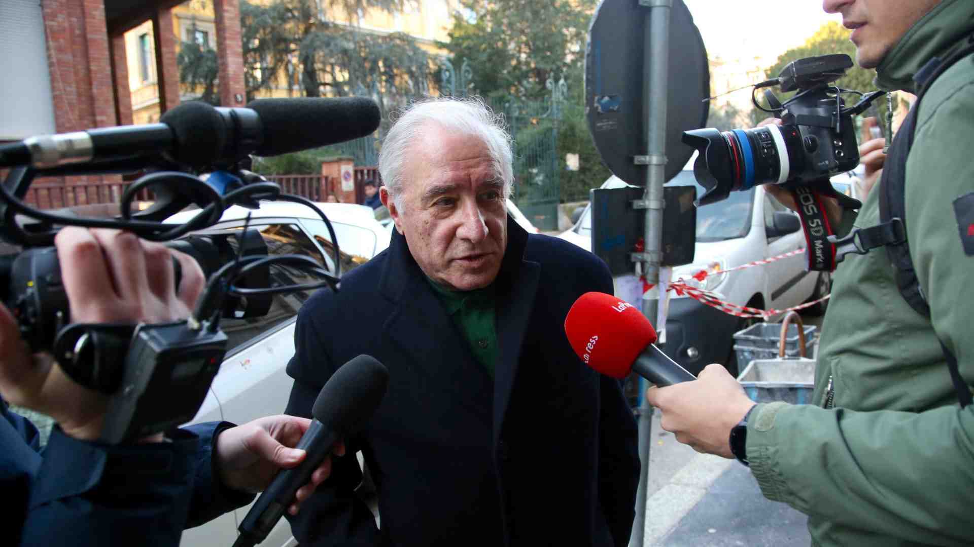 Sequestrati 10,8 milioni a Dell'Utri e alla moglie: non avrebbero dichiarato bonifici di Berlusconi