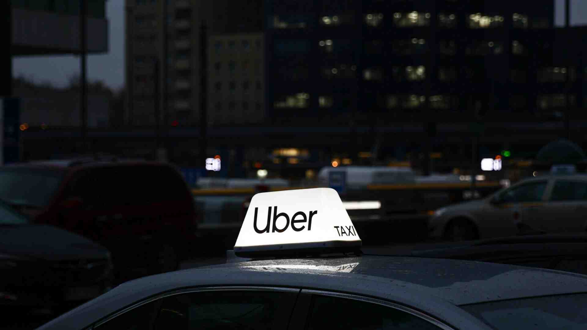 La protesta di Uber arriva per mail: "Governo Meloni, dove vogliamo andare?"
