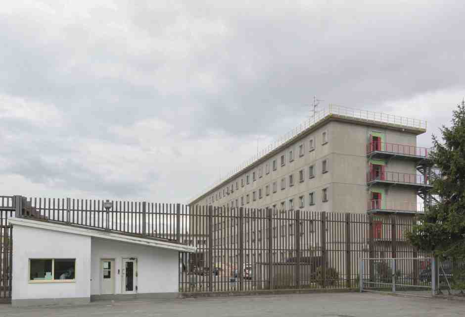 Ennesimo suicidio in carcere, questa volta a Bologna (durante la visita del vescovo Zuppi)