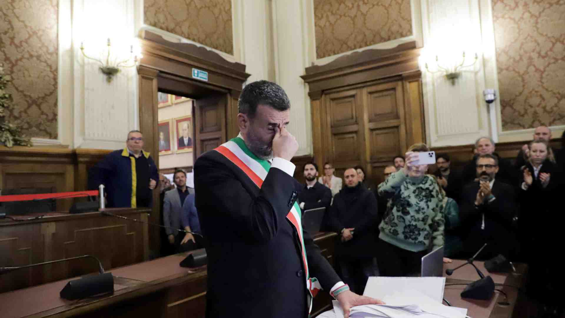 Decaro è il pasticcio indecente della furbizia levantina