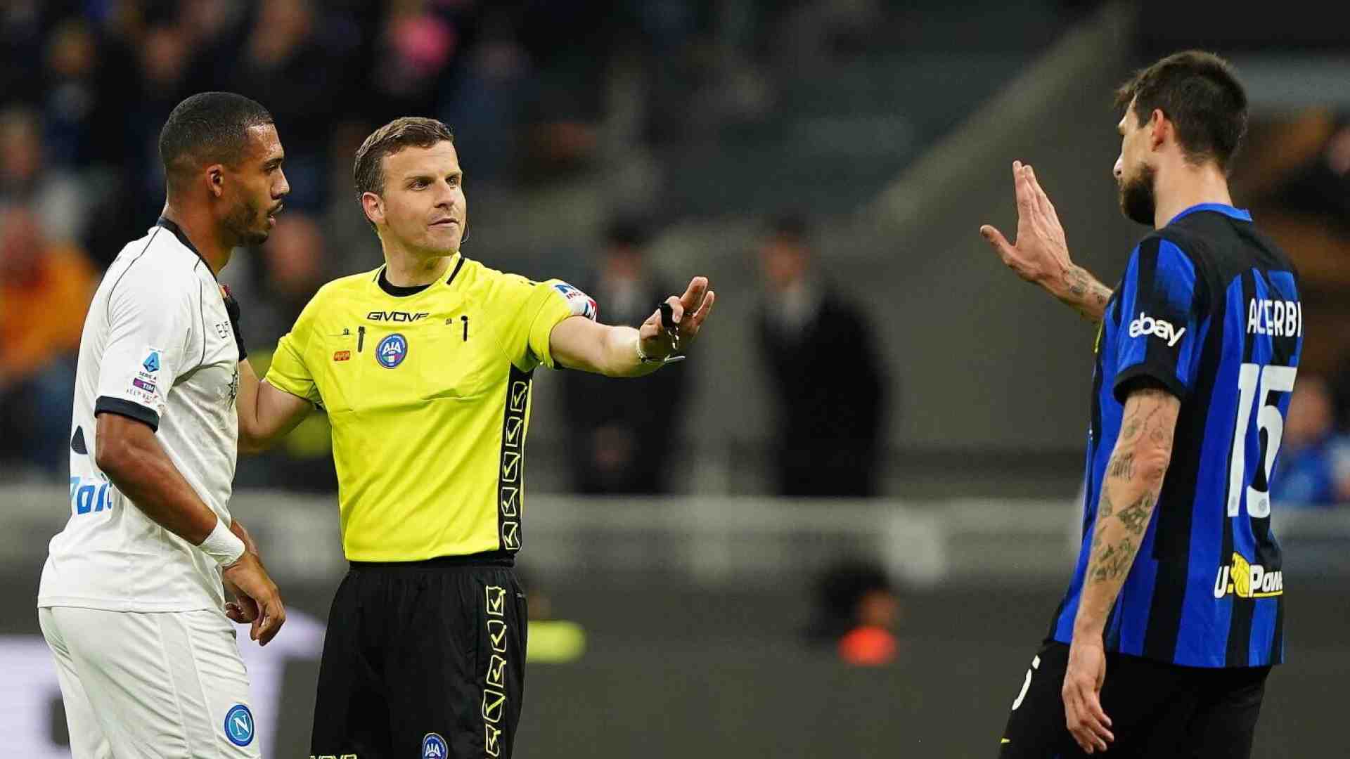 A Napoli tutti allo stadio con la faccia dipinta di nero