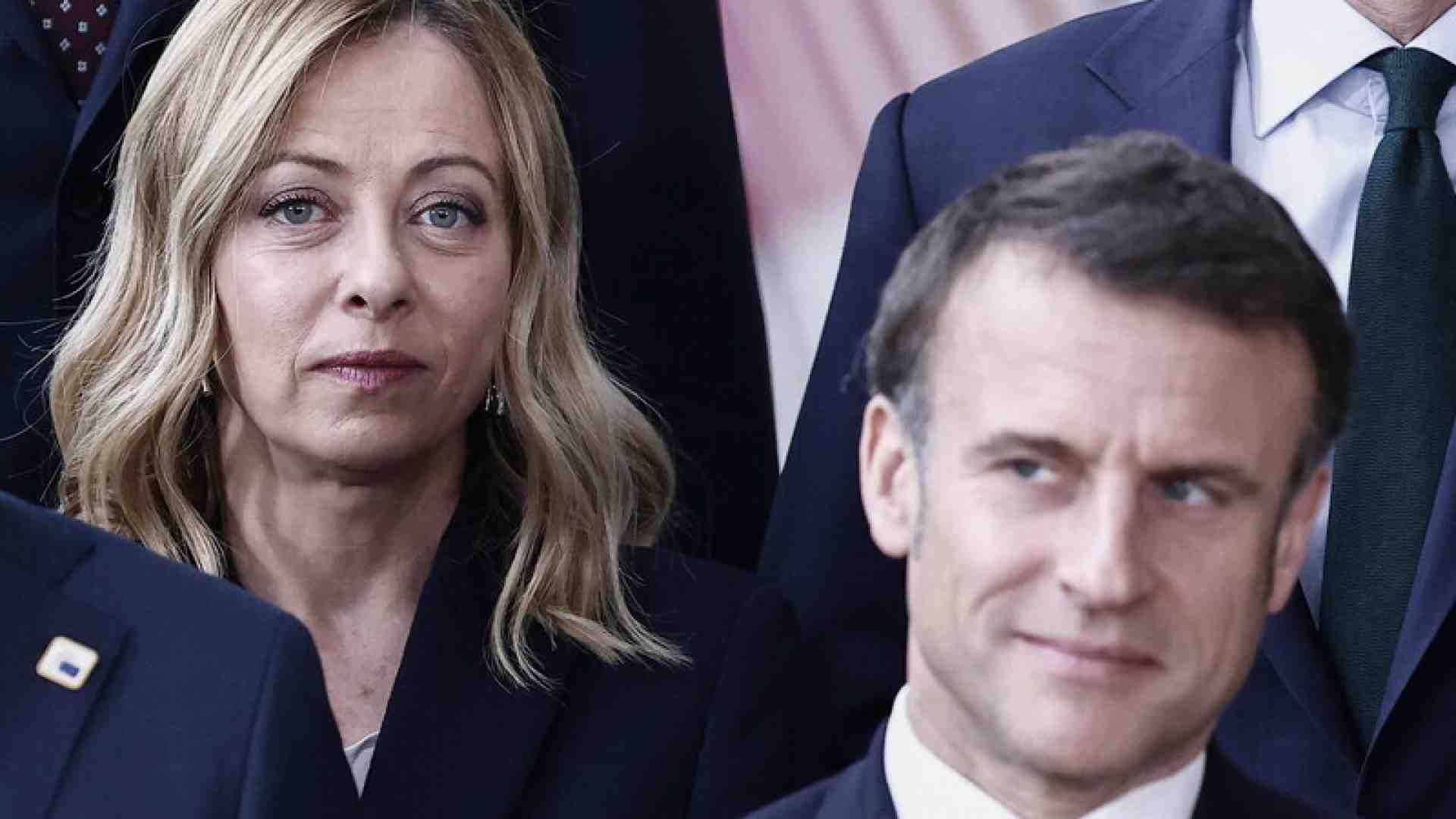 I baci Macron-Meloni portano a Draghi, dicono i vertici di FdI