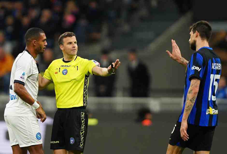 A Napoli tutti allo stadio con la faccia dipinta di nero