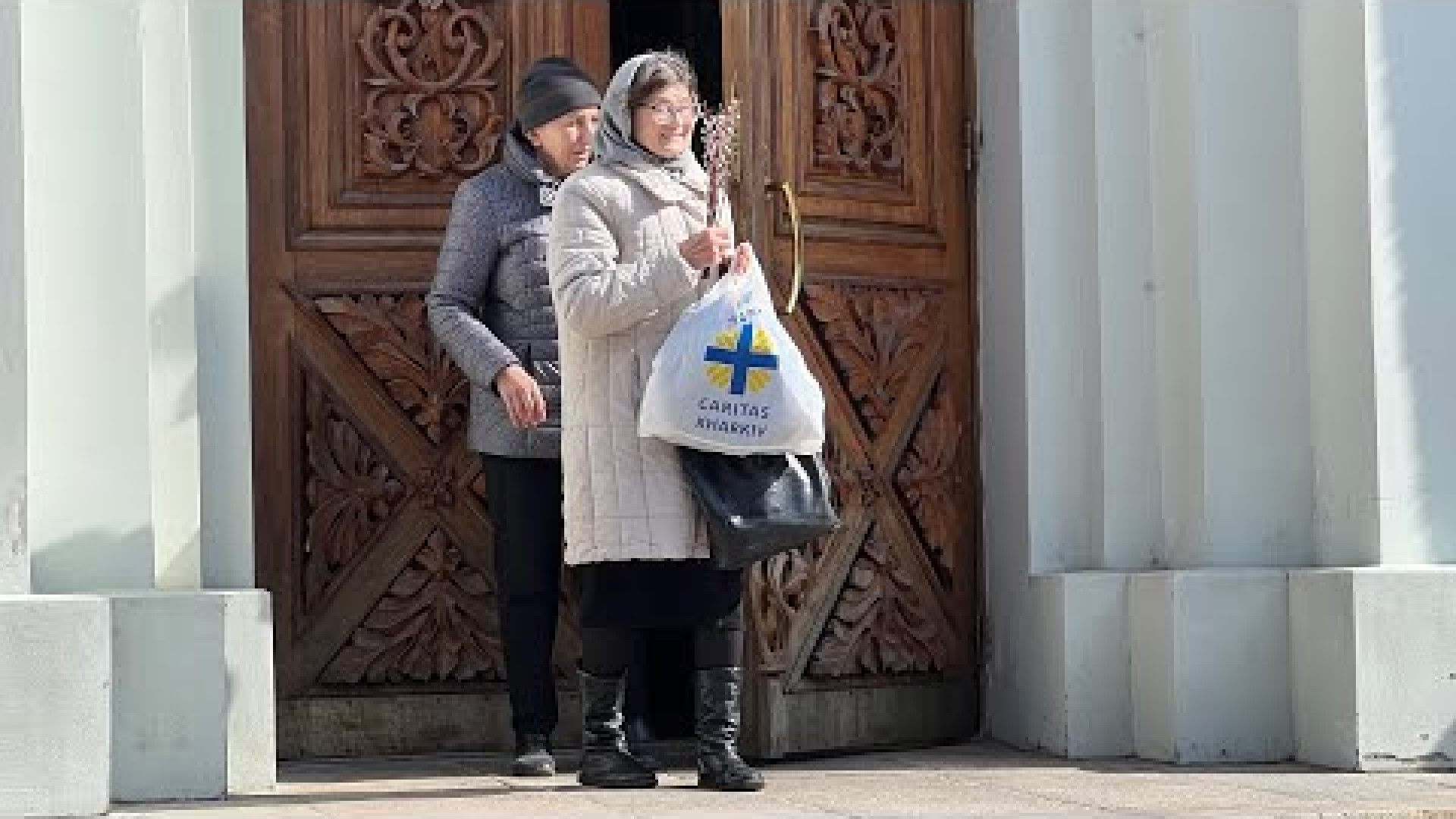 L'escalation russa nella Settimana Santa. Il vescovo: la Pasqua nei rifugi