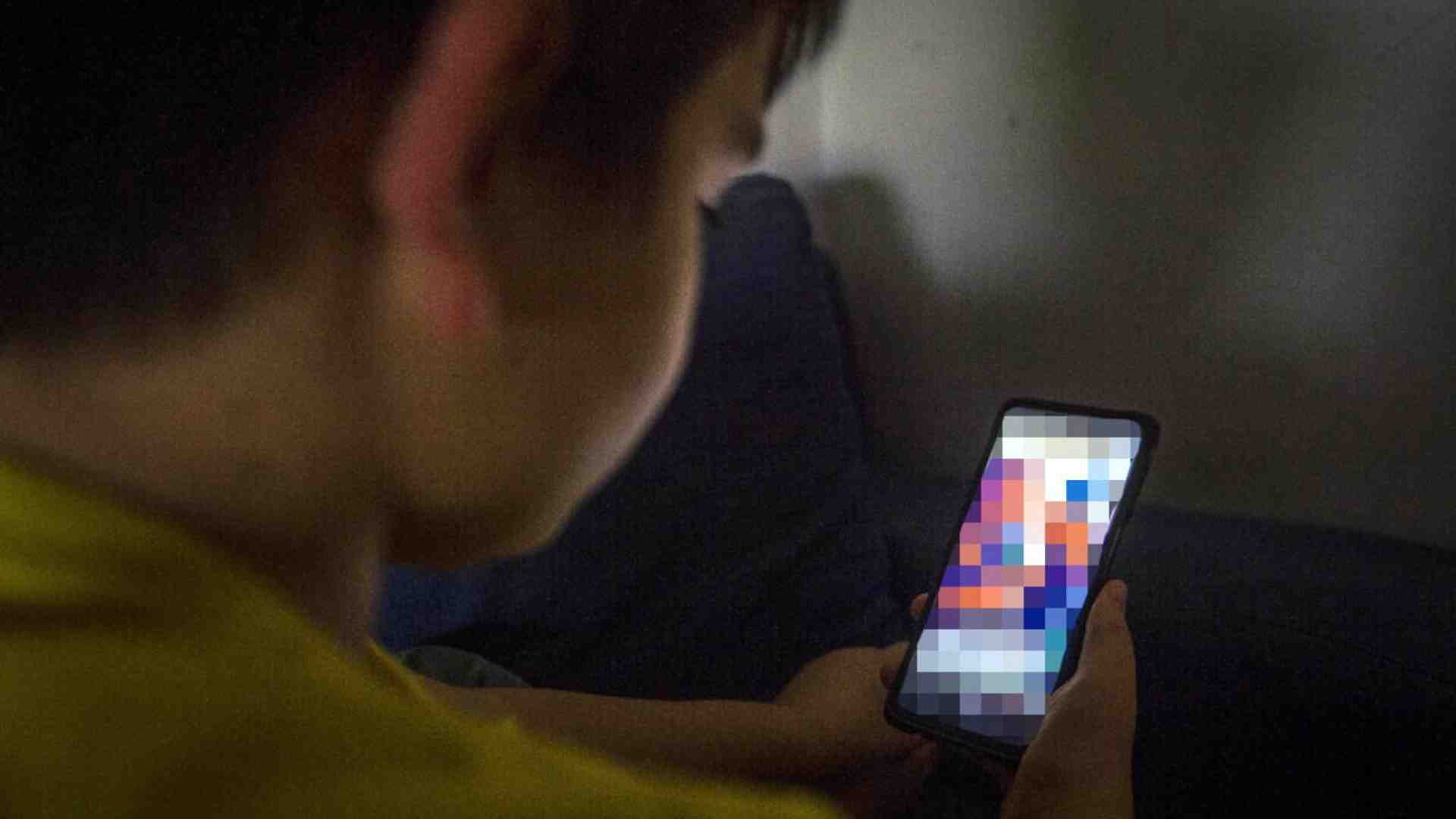 Motivi saggi e non luddisti per impedire ai propri figli di avere uno smartphone prima del liceo