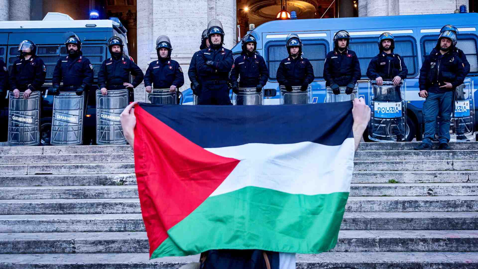 Dovremmo reintrodurre il dress code nelle scuole. Per gli insegnanti, però