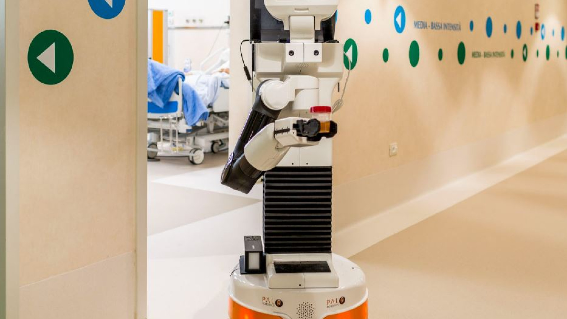 Esoscheletri, protesi, realtà aumentata: la robotica su misura del paziente