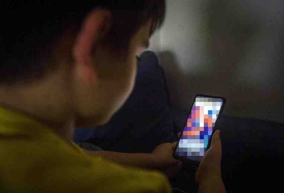 Motivi saggi e non luddisti per impedire ai propri figli di avere uno smartphone prima del liceo
