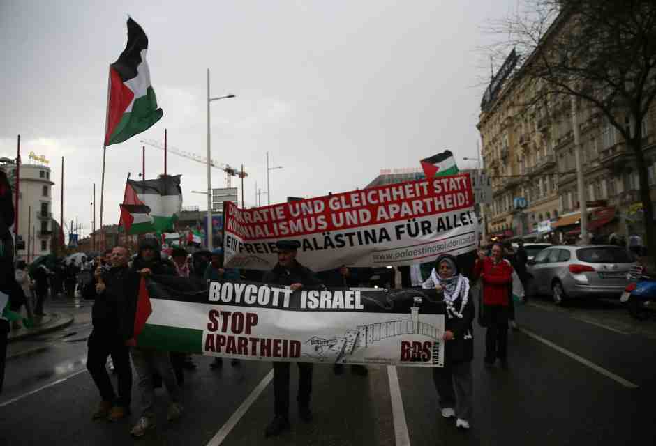 I nuovi apprendisti stregoni: la cultura woke si raduna sotto la bandiera di Hamas