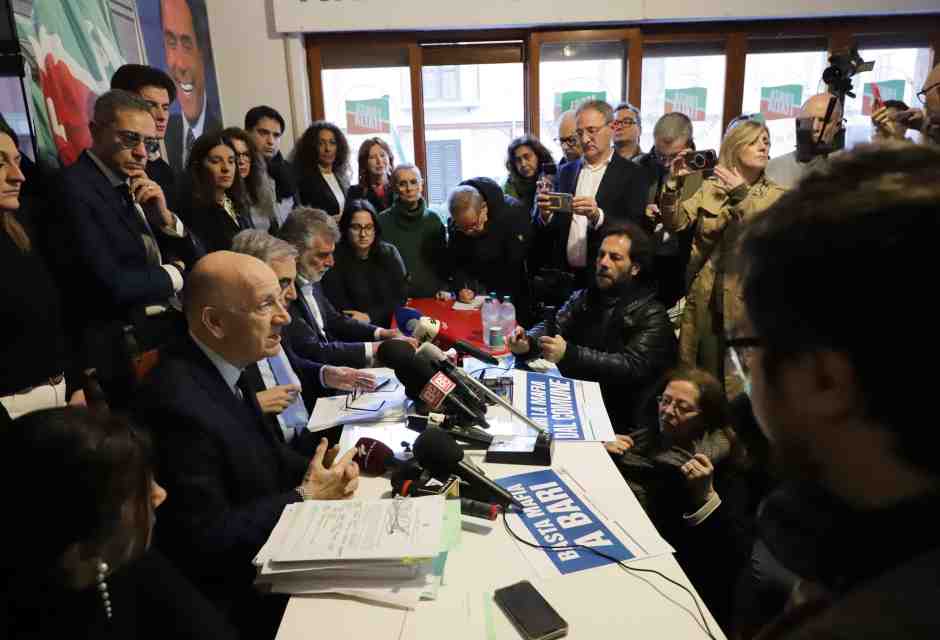 Ora in Puglia la destra fa come Rep. con Berlusconi: ecco le 10 domande a Decaro