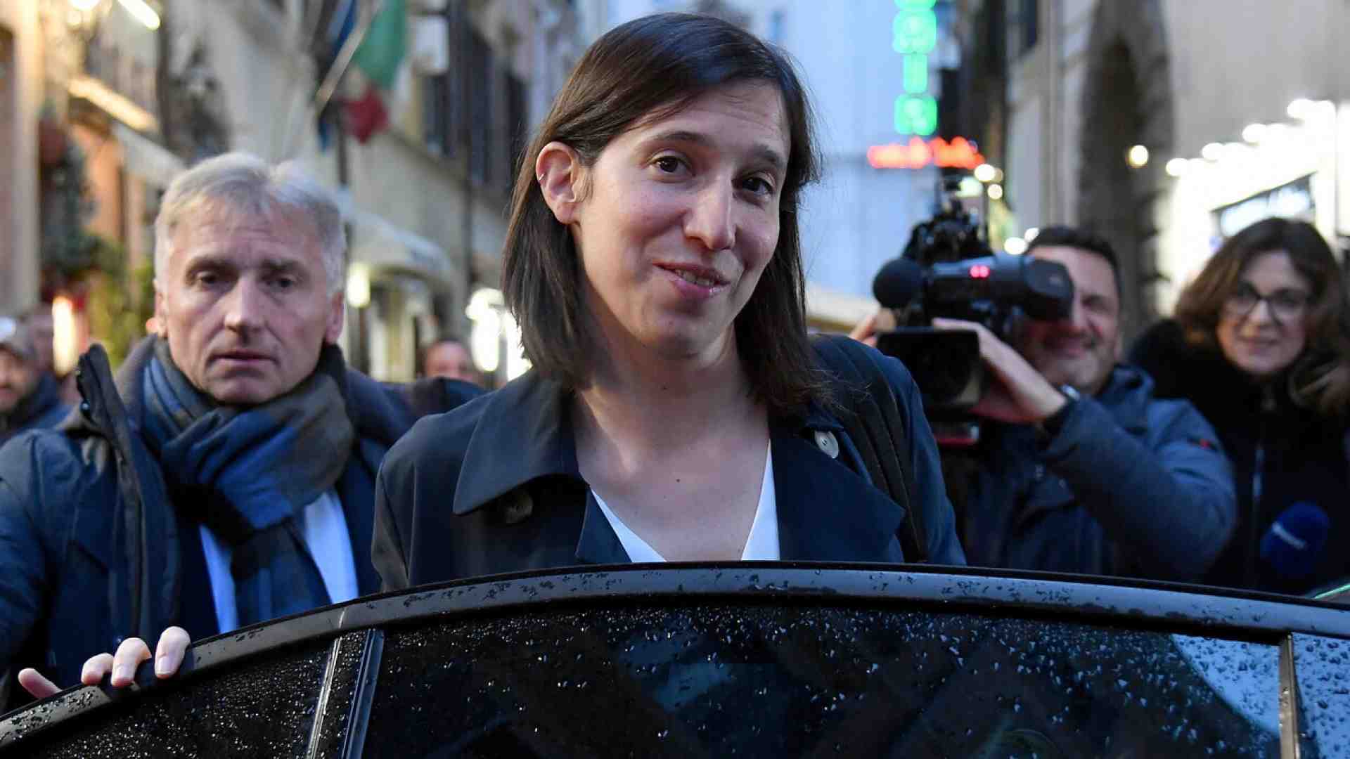 Schlein: "Con me in lista il Pd su di 2 punti". Ma è rivolta. Ufficiali le candidature di Decaro e Annunziata