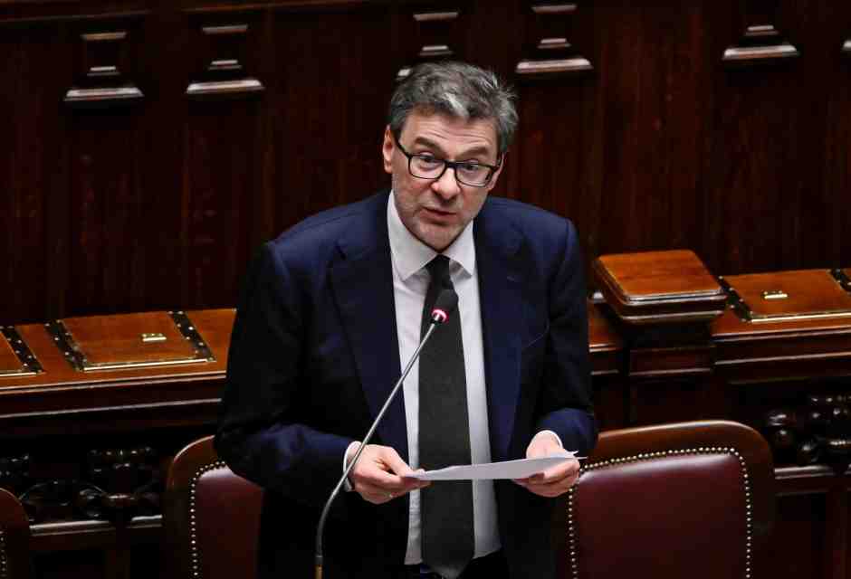 Giorgetti: "Nessun potere del Mef nell'eventuale cessione dell'Agi ad Angelucci"