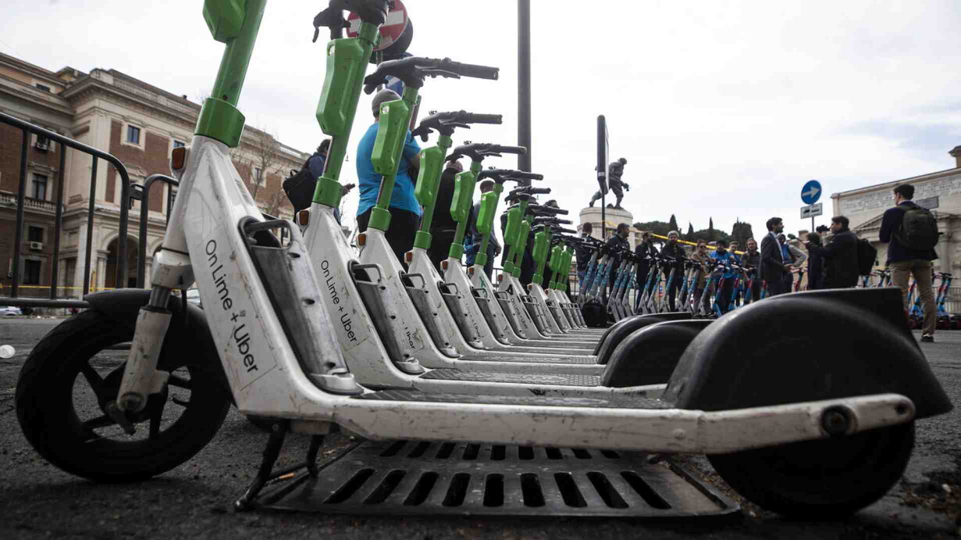 il bluff dei Monopattini gratis per i romani