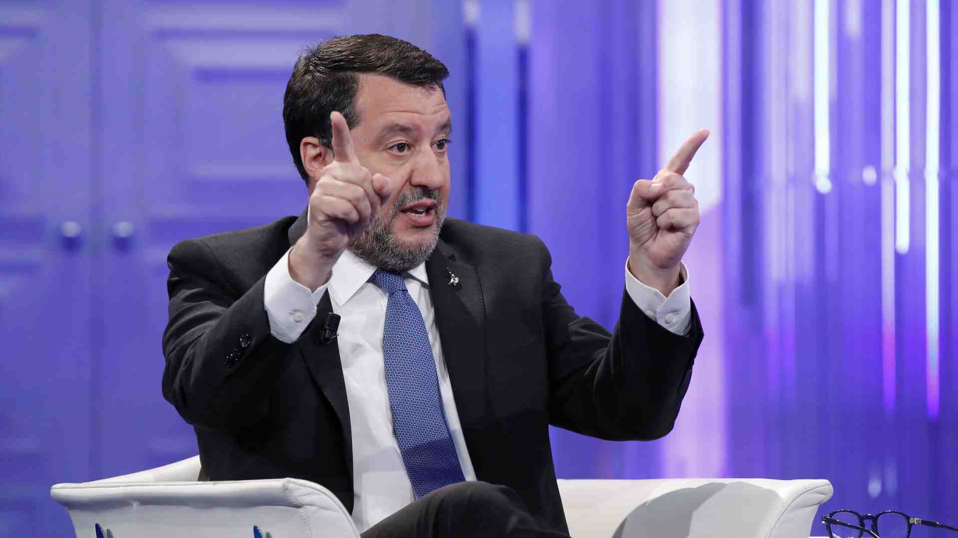 Il doppio schiaffo del Tar a Salvini su Ncc e precettazione degli scioperi