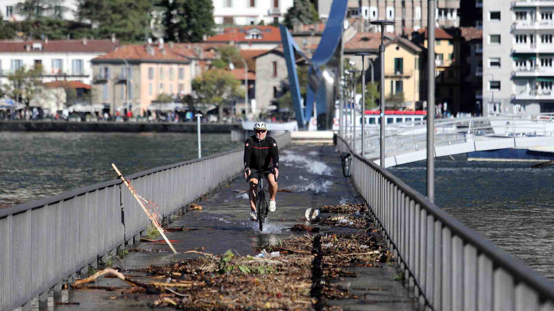 La storia di una diga dice molto sull’approssimazione del governo e dei media