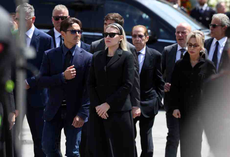 I piani dei Berlusconi. Pronta un casa editrice tutta sul Cav. E su Pier Silvio da FI sono sicuri: “Scenderà in campo”