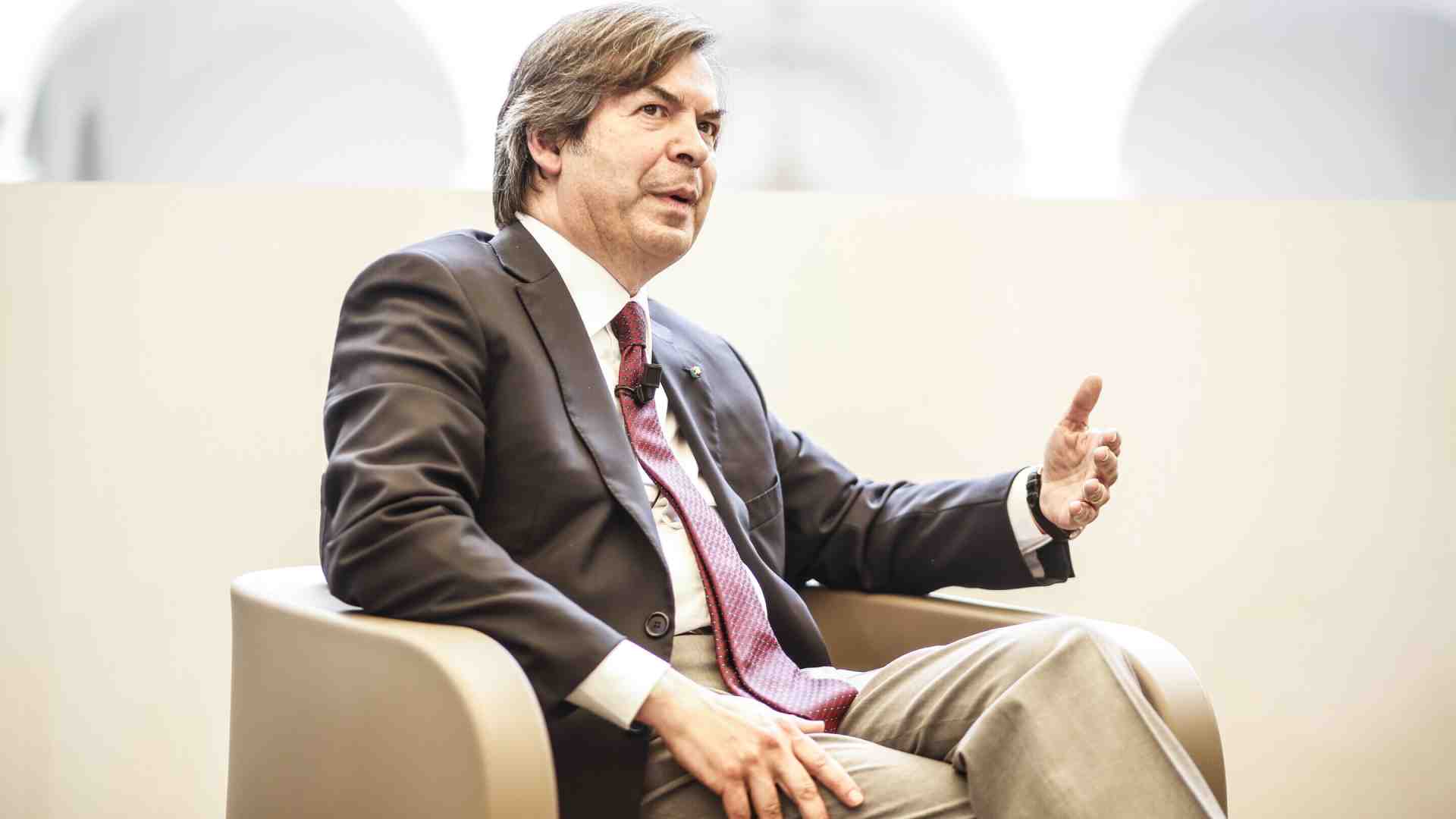 La strategia di Messina per il futuro di Intesa Sanpaolo