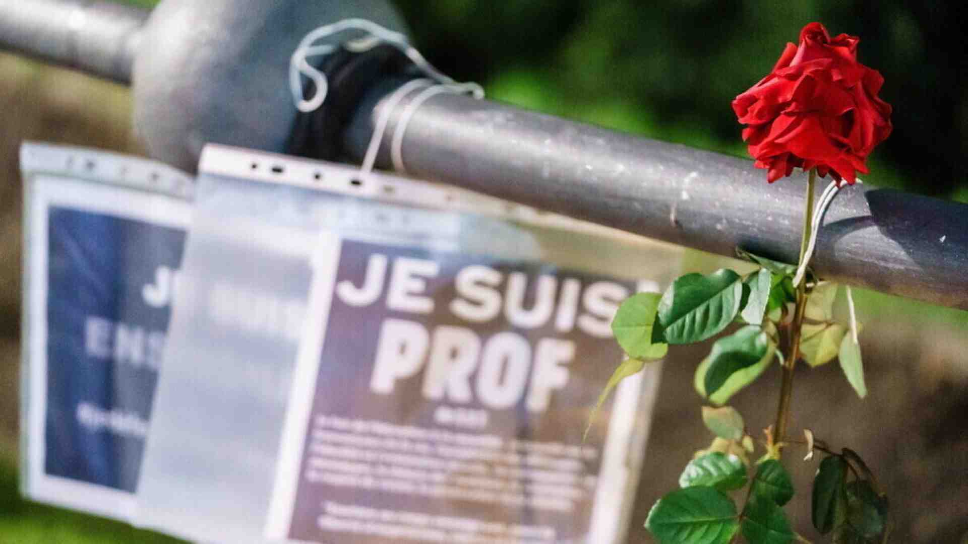 In Francia decine di scuole minacciate. Oggi Voltaire avrebbe la scorta