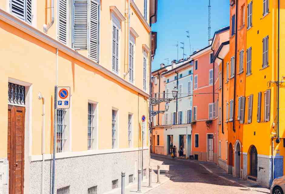 Tante case diverse e tanti pezzi di vita, ma un unico grande amore. Un libro