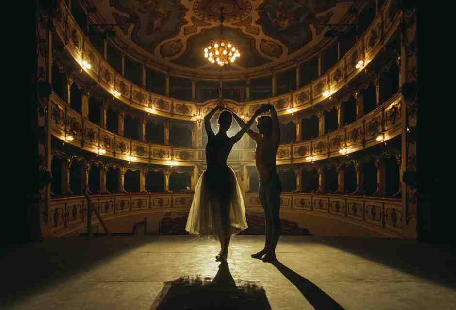 Fenomenologia dei melodrammi, mitomanie e parodie